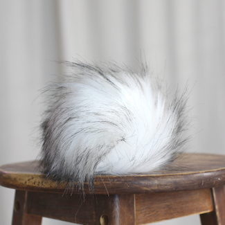 TUPSU L - Mega Mustavalkoinen