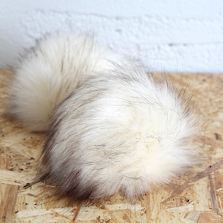 TUPSU L - Mega Luonnonvalkoinen-mustaruskea